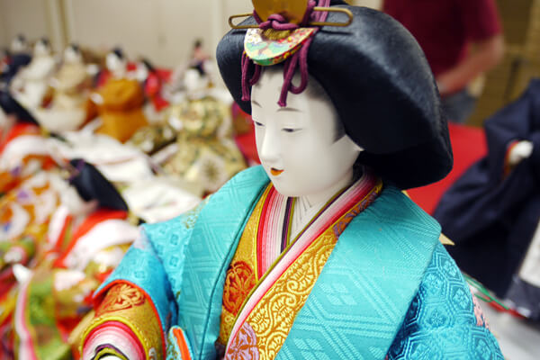 平安雛幸 作業シーン