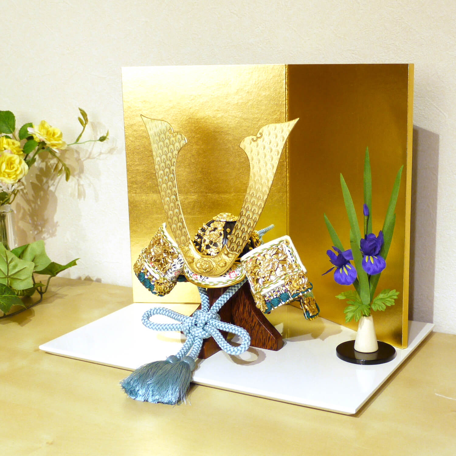 京都・武久寛宗作 京8号淡水色糸 純金箔押小札 二曲金屏風飾り ナチュラルアヤメ「スイ」