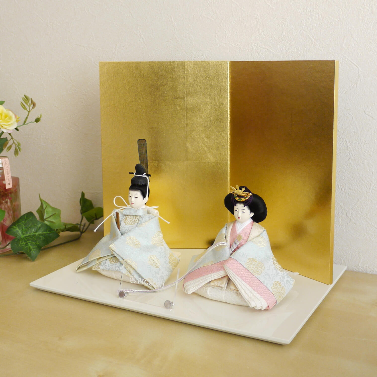 小西実作 PICCONI 葵-あおい- Rinおすべらかし 京製正絹西陣織 国産箔押屏風 越前塗アイボリー飾台